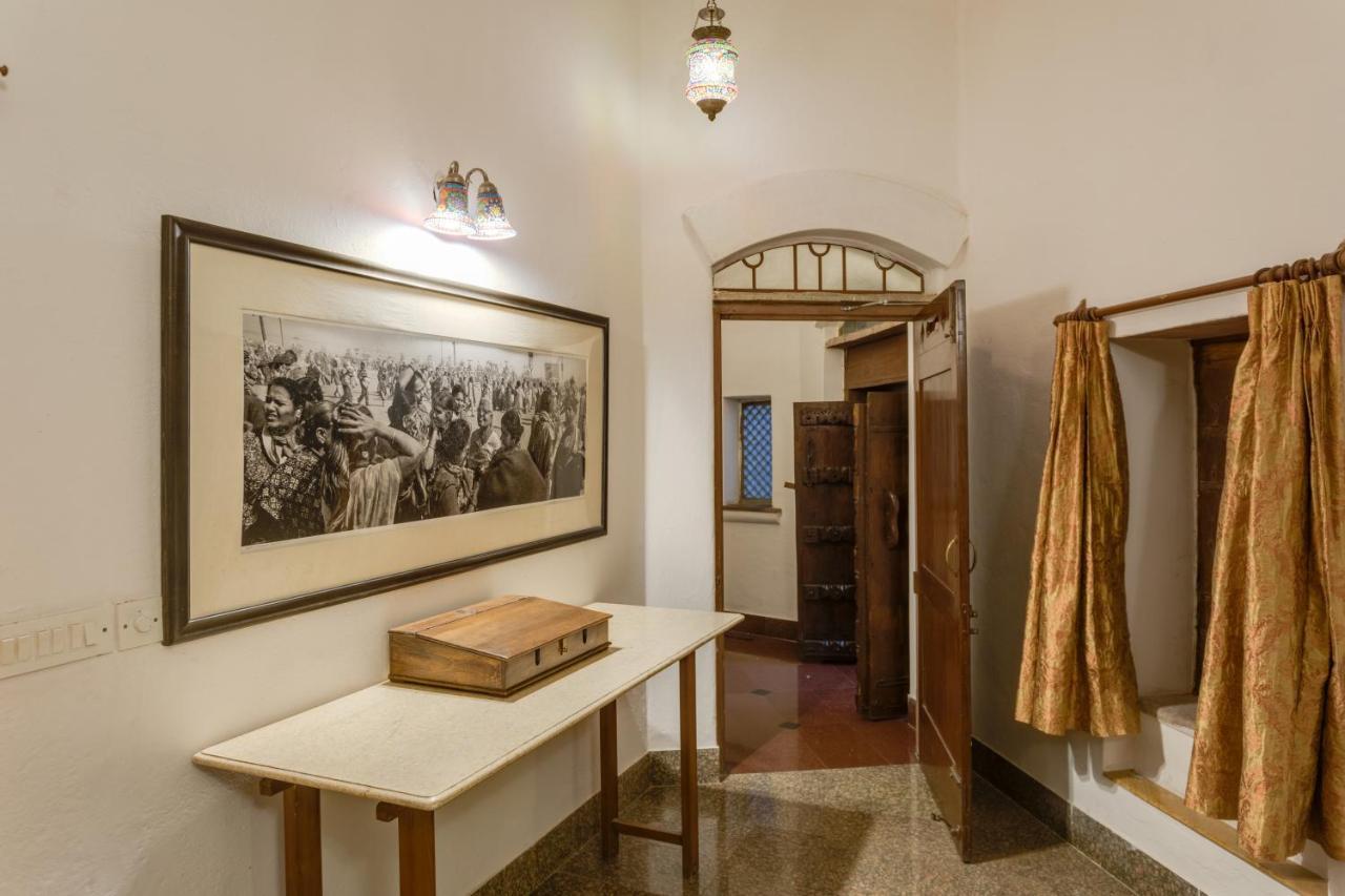 Hostie Chinar Haveli - Heritage Home With Pool, Ґурґаон Екстер'єр фото