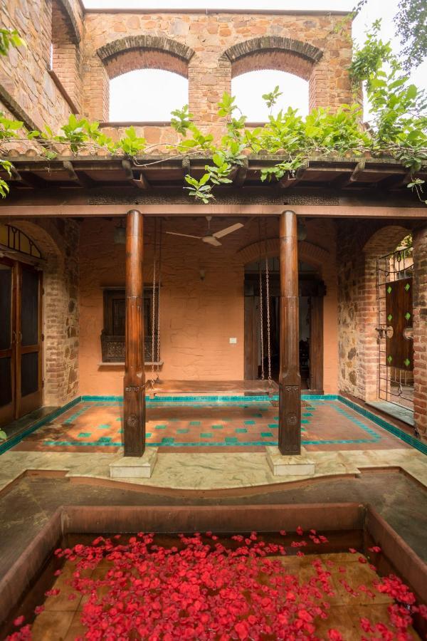 Hostie Chinar Haveli - Heritage Home With Pool, Ґурґаон Екстер'єр фото