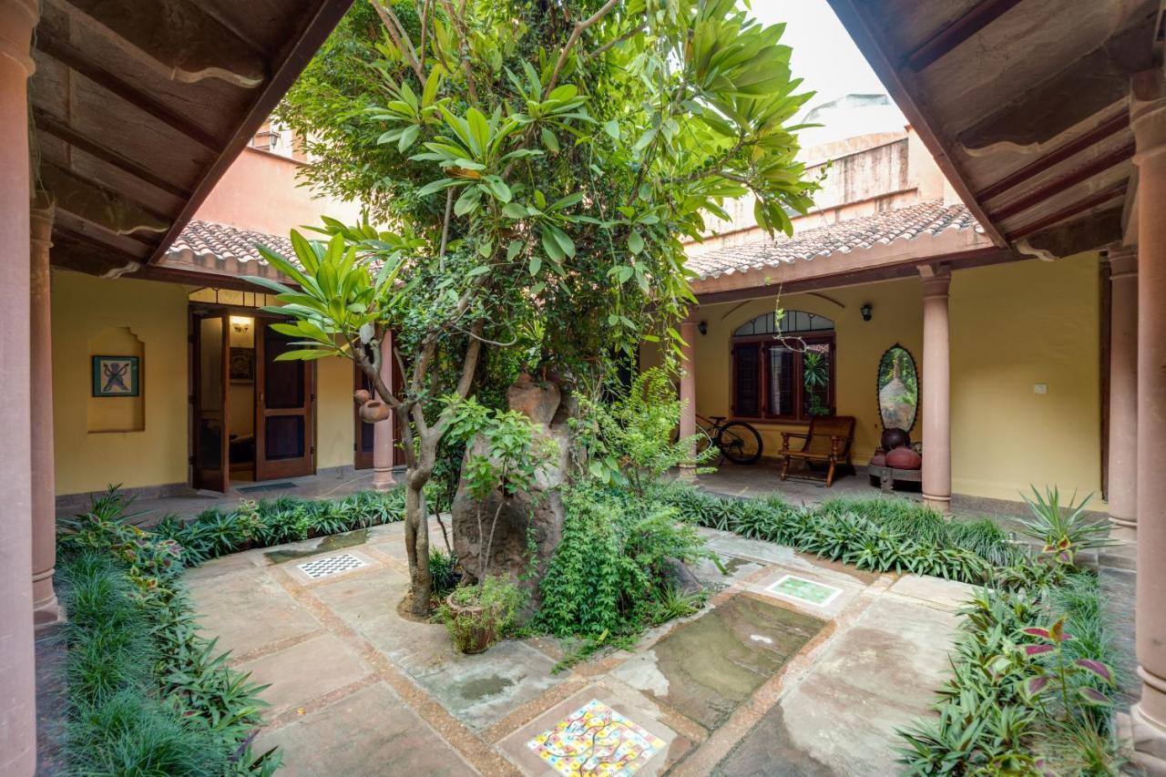 Hostie Chinar Haveli - Heritage Home With Pool, Ґурґаон Екстер'єр фото