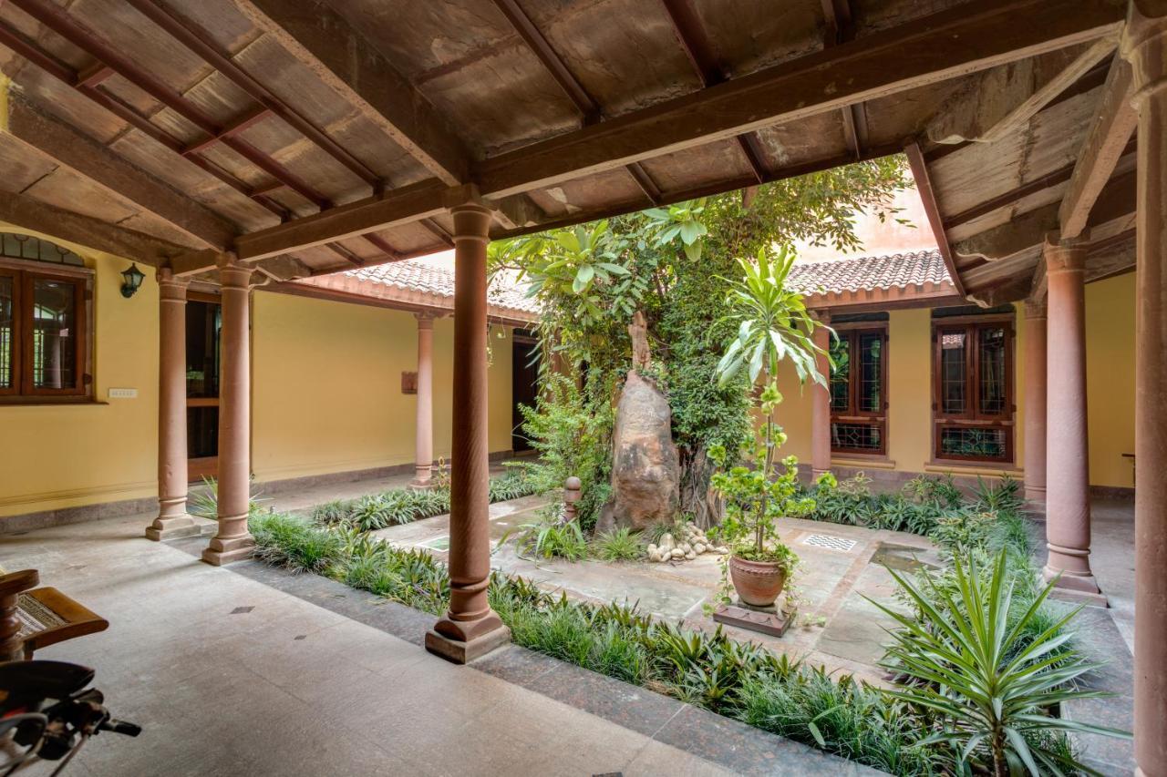 Hostie Chinar Haveli - Heritage Home With Pool, Ґурґаон Екстер'єр фото